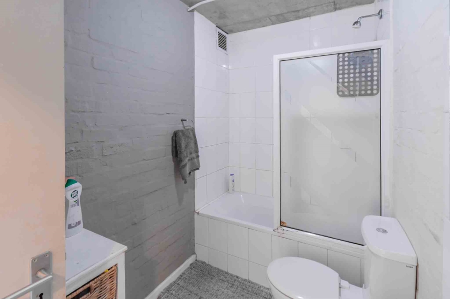 1 Bedroom Property for Sale in Woodstock Western Cape